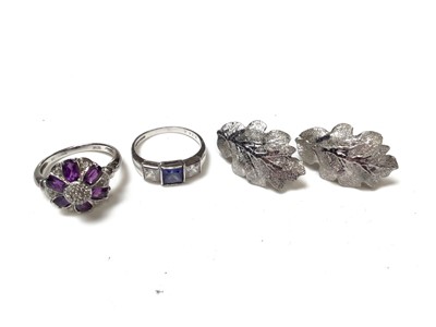 Lot 98 - Two 9ct white gold gem set rings and a pair of 9ct white gold leaf shaped stud earrings