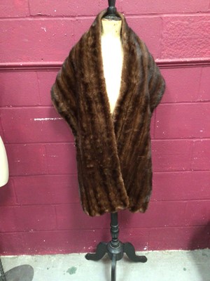 Lot 2092 - Vintage hats including shaped felt by Herbert Johnson, velvet and net by Herbert Johnson, Feathers by Woolsand, Vero & Everitt shaped hat possibly Wern's hat, Liberty floppy brim felt hat, pair of...