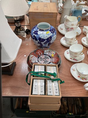 Lot 401 - Japanese vase in box, together with two Japanese Imari plates and a boxed Japanese card game (4).