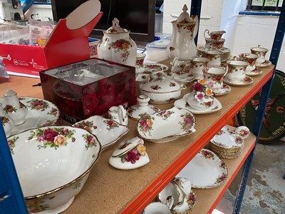 Lot 92 - Quantity of Royal Albert Old Country Roses tea and dinner ware