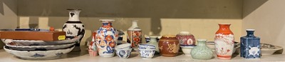 Lot 274 - Assorted Chinese and Japanese ceramics