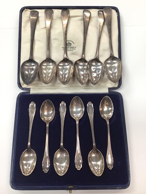 Lot 1020 - Six Georgian silver teaspoons and a set of cased six silver teaspoons