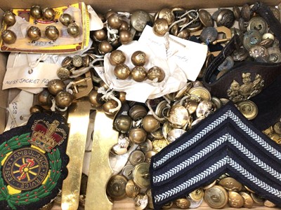 Lot 369 - Collection of military badges and buttons