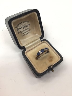 Lot 1024 - Antique gold sapphire and diamond ring