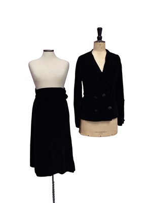 Lot 2100 - Late 1940's/ early 1950's black velvet evening skirt suit, jacket is double breasted and belted. Oyster all over lace cocktail dress, ruched neckline, fittef waist and flared skirt, with matching l...