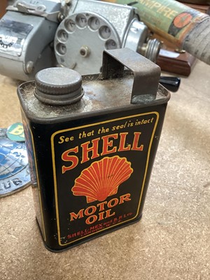 Lot 2157 - BP Autombile Club badge and a Shell motor oil miniature can (2)