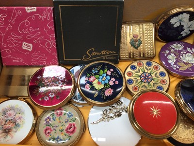 Lot 1042 - Collection of vintage compacts, mostly Stratton