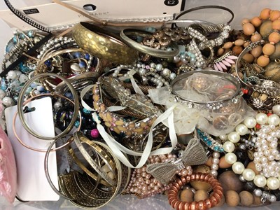 Lot 1101 - Box of contemporary costume jewellery, cufflinks etc