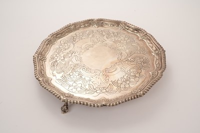 Lot 418 - Edwardian silver salver