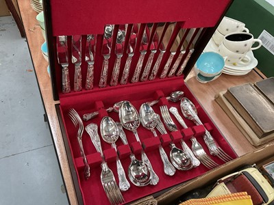 Lot 432 - Canteen of Kings pattern cutlery