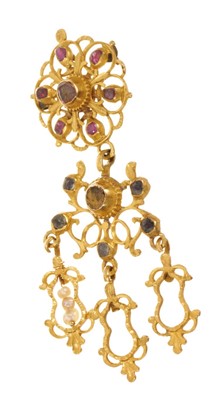 Lot 563 - 18th/19th century Iberian gold and gem set pendant