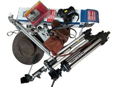 Lot Camera, tripods and other equipment for field exploration