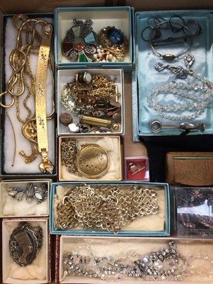 Lot 1098 - Group of vintage costume jewellery including a Miracle pendant on chain, silver rings, gilt metal necklaces, paste set jewellery etc