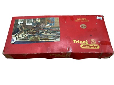 Lot 1897 - Tri-ang 00 Gauge train set