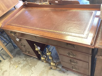 Lot 1354 - Victorian mahogany pedestal desk