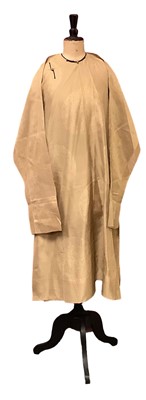 Lot 2125 - Gold roundel summer weight robe