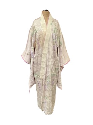 Lot 2123 - Japanese cream and purple  embroidered silk kimono