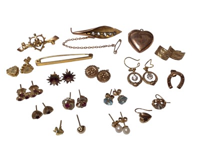 Lot 152 - Group of 9ct gold and yellow metal earrings, 9ct gold tie pin, two 9ct gold brooches and a 9ct gold heart locket