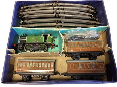 Lot 1924 - Tinplate Clockwork O Gauge 0-4-0 LNER Locomotive with carriages & rolling stock, track and accessories (2 boxes)