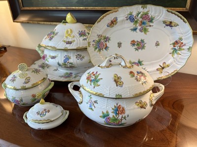 Lot 324 - Large Herend porcelain tureen with cover on stand in the Queen Victoria pattern, 37cm wide