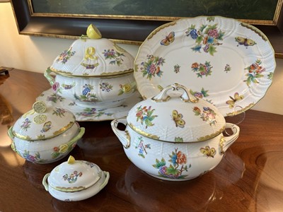 Lot 324 - Large Herend porcelain tureen with cover on stand in the Queen Victoria pattern, 37cm wide