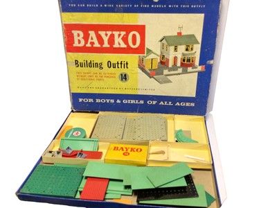 Lot 1931 - Bayko building sets No.13c, No.13 & No.14, plus other loose items (1 box)