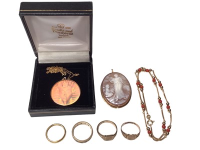 Lot 240 - Group of jewellery to include a 9ct gold coral bead necklace, Italian carved shell cameo brooch in gold mount, gold holographic pendant on chain and four gold rings