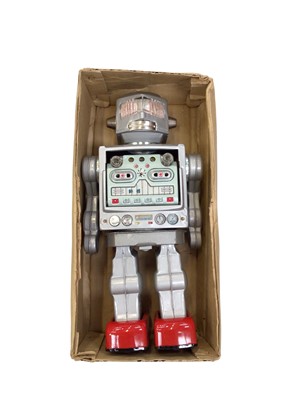 Lot 1934 - Robot - Rotator Robot battery operated, Japanese, original box.