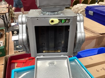 Lot 1934 - Robot - Rotator Robot battery operated, Japanese, original box.