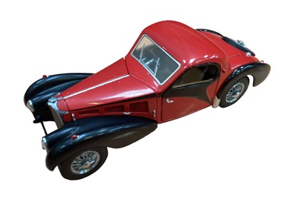 Lot 1941 - Franklin Mint models 1:24 scale 1936 Bugatti Atalante, 1954 Mercedes Benz 300 SL, 1932 Ford Convertible Sedan Bonnie & Clyde edition, 1934 Packard V12 Lebanon, 1936 Mercedes Benz 500K, 1936 Ford De...