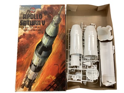 Lot 2016 - Airfix Apollo Saturn V & Lunar Module