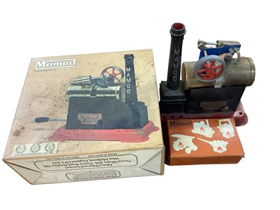 Lot 2019 - Mamod Steam Engine SP1 & Citroen DS19 model car with hand held controller, both boxed (2)