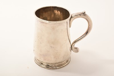 Lot 394 - Georgian silver tankard