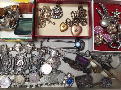 Lot 277 - Group of antique and vintage costume jewellery and bijouterie