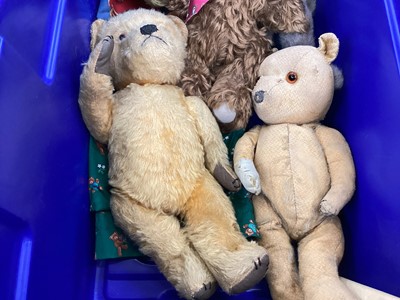 Lot 1974 - Large box of teddy bears