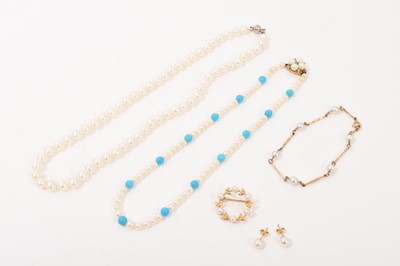 Lot 559 - Group of cultured pearl jewellery to include a turquoise bead and cultured pearl necklace with gold clasp, one other cultured pearl necklace, a cultured pearl and gold bracelet, ditto wreath brooch...