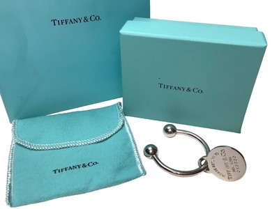 Lot 355 - Tiffany & Co. silver key ring