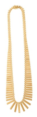 Lot 561 - 18ct gold fringe necklace