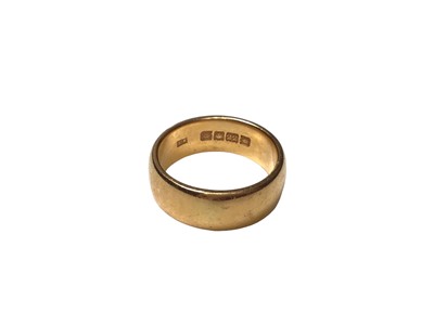 Lot 329 - 22ct gold wedding band