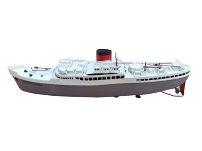 Lot 1780 - Tri-ang Ocean liner RMS Pretoria Castle clockwork powered scale model, boxed (1)