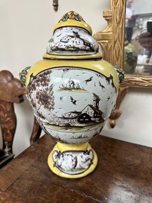 Lot 1520 - 19th century Italian maiolica pot and cover