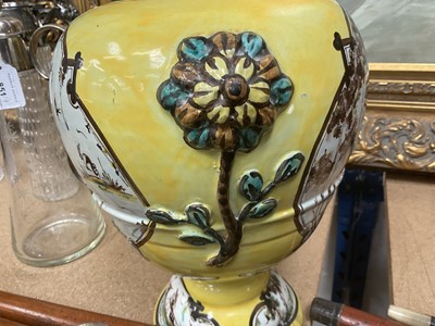 Lot 1520 - 19th century Italian maiolica pot and cover