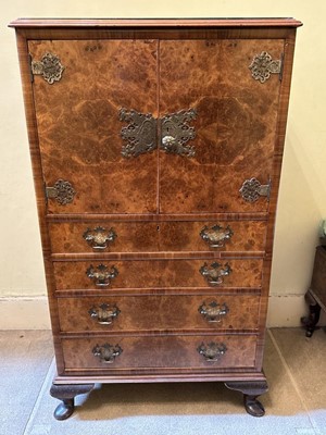 Lot 1578 - Fine quality matched early 20th century burr walnut bedroom suite
