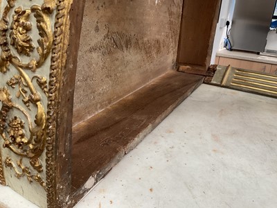 Lot 1618 - Fine quality pair of early 19th century French marble topped carved and gilded corner tables