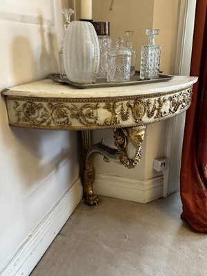 Lot 1618 - Fine quality pair of early 19th century French marble topped carved and gilded corner tables