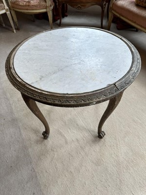 Lot 1614 - 19th century marble topped circular table