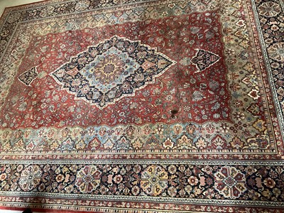 Lot 1609 - Modern good quality Persian design rug