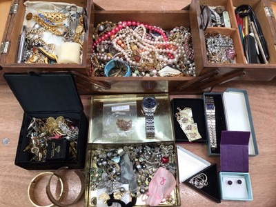 Lot 354 - Box of jewellery, including a 9ct gold chain