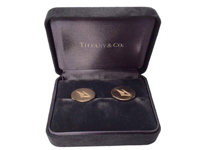 Lot 356 - Pair of Tiffany & Co. 14ct gold cufflinks with stylized yachts/sails, in Tiffany boxes.