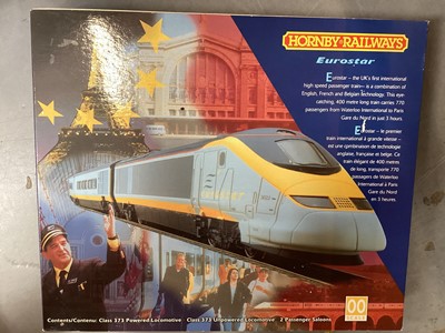 Lot 1786 - Railway Hornby Eurostar set R665A, plus passenger saloons R4613, both boxed (2)